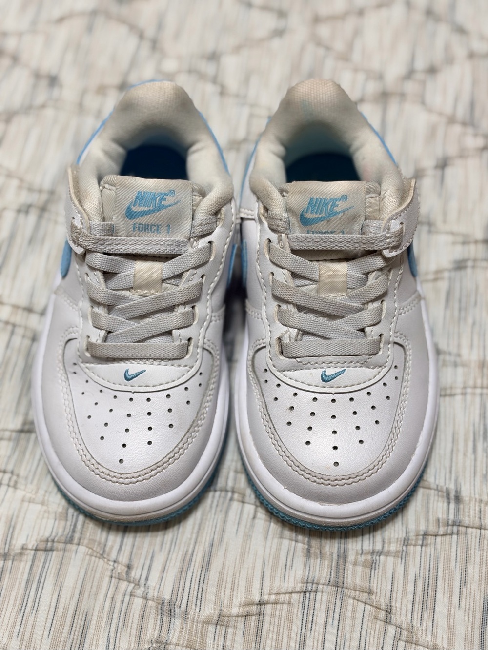 NIKE Air Force 1 Low Easy On Toddler White and Aqua Blue Outdoor Sneakers Sz 8C